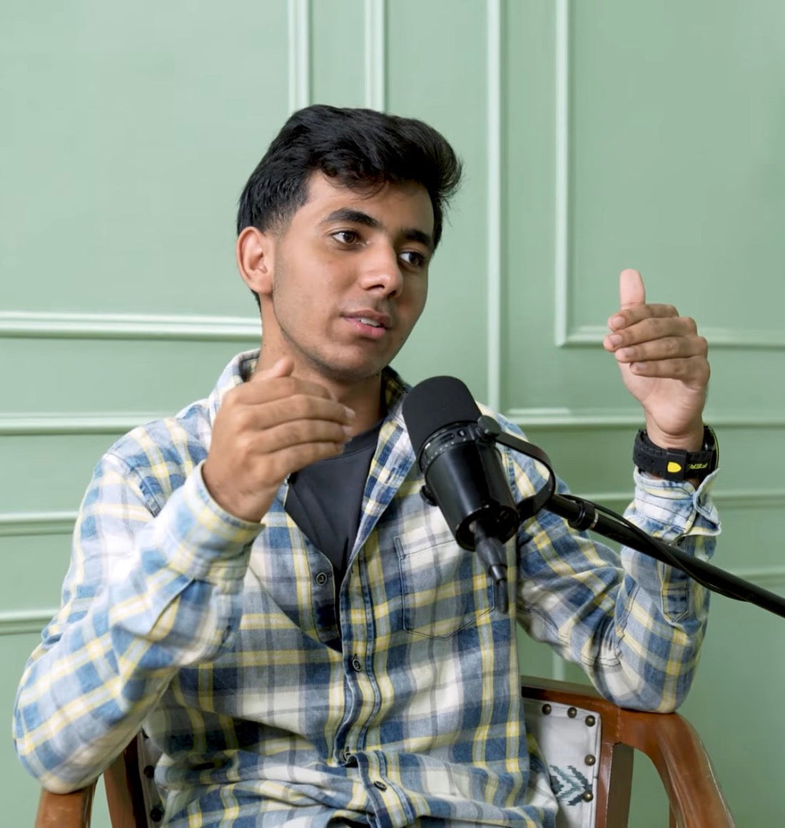 Farhan Diwan discussing modern relationships on Bolne Do Yaar podcast